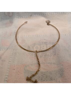 Chic Gold Necklace with Chain Accent